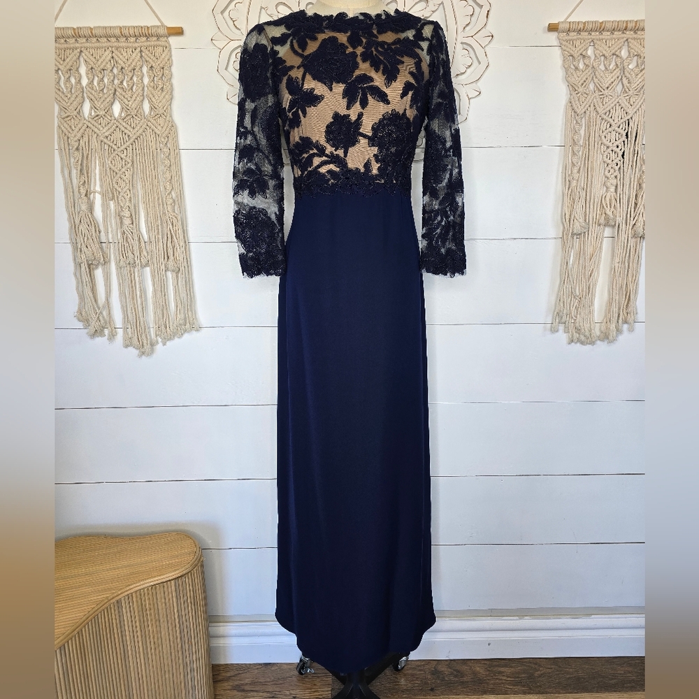 Tadashi Shoji Peony Embroidered Stretch Crepe Gown Dark Blue Sz 4